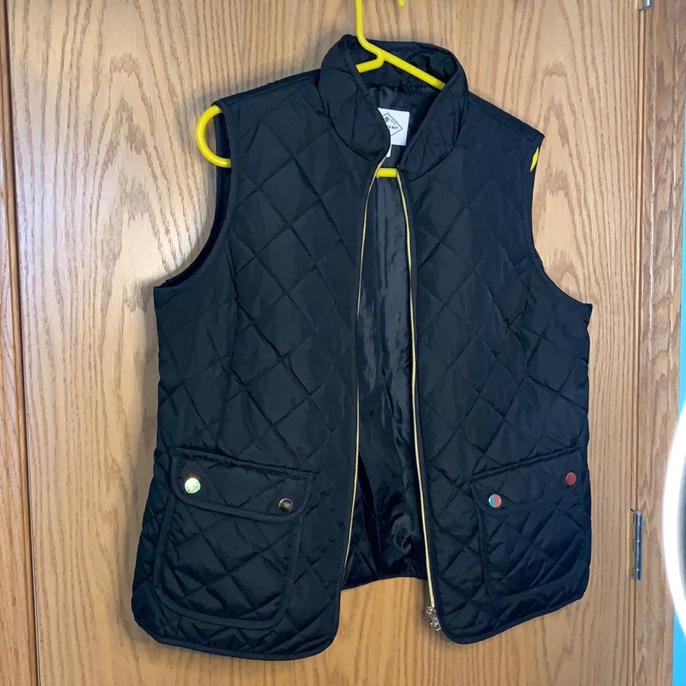 Black puffer vest
